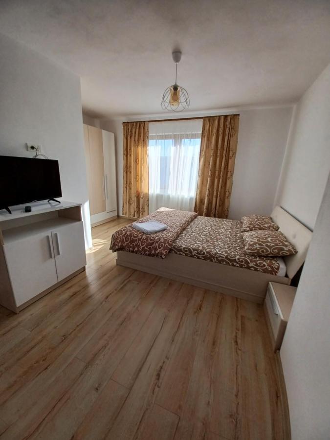 Pensiune Langa Manastirea Izbuc Calugari Exterior foto