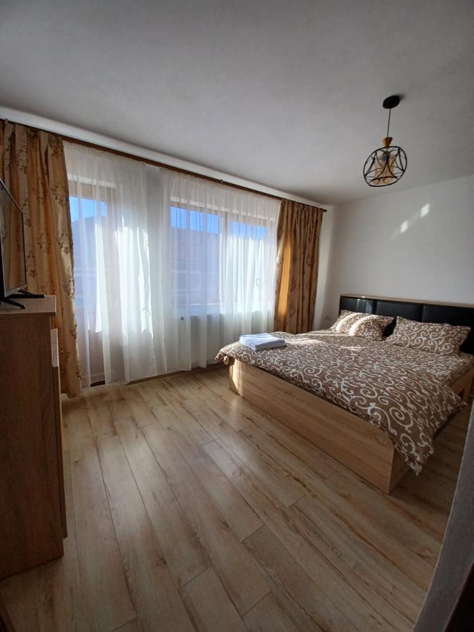 Pensiune Langa Manastirea Izbuc Calugari Exterior foto